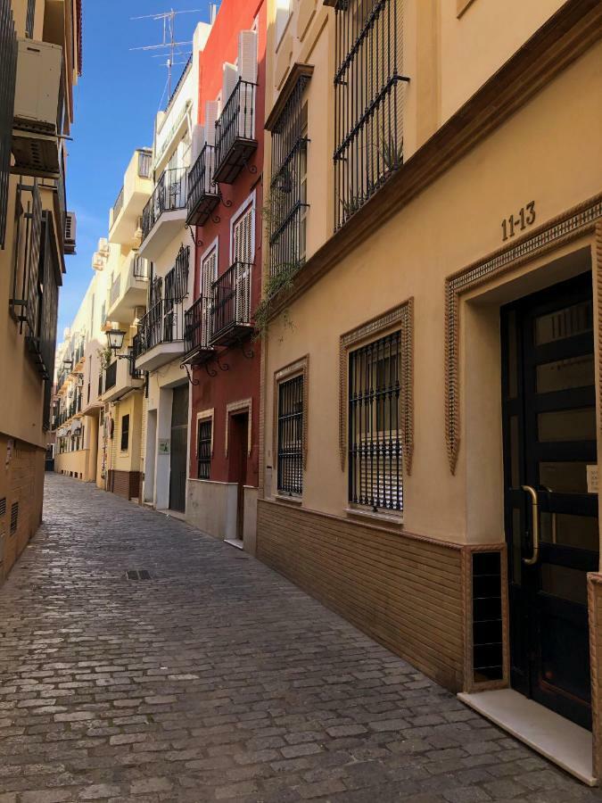 Serva La Bari Shared Apartment Seville Exterior photo