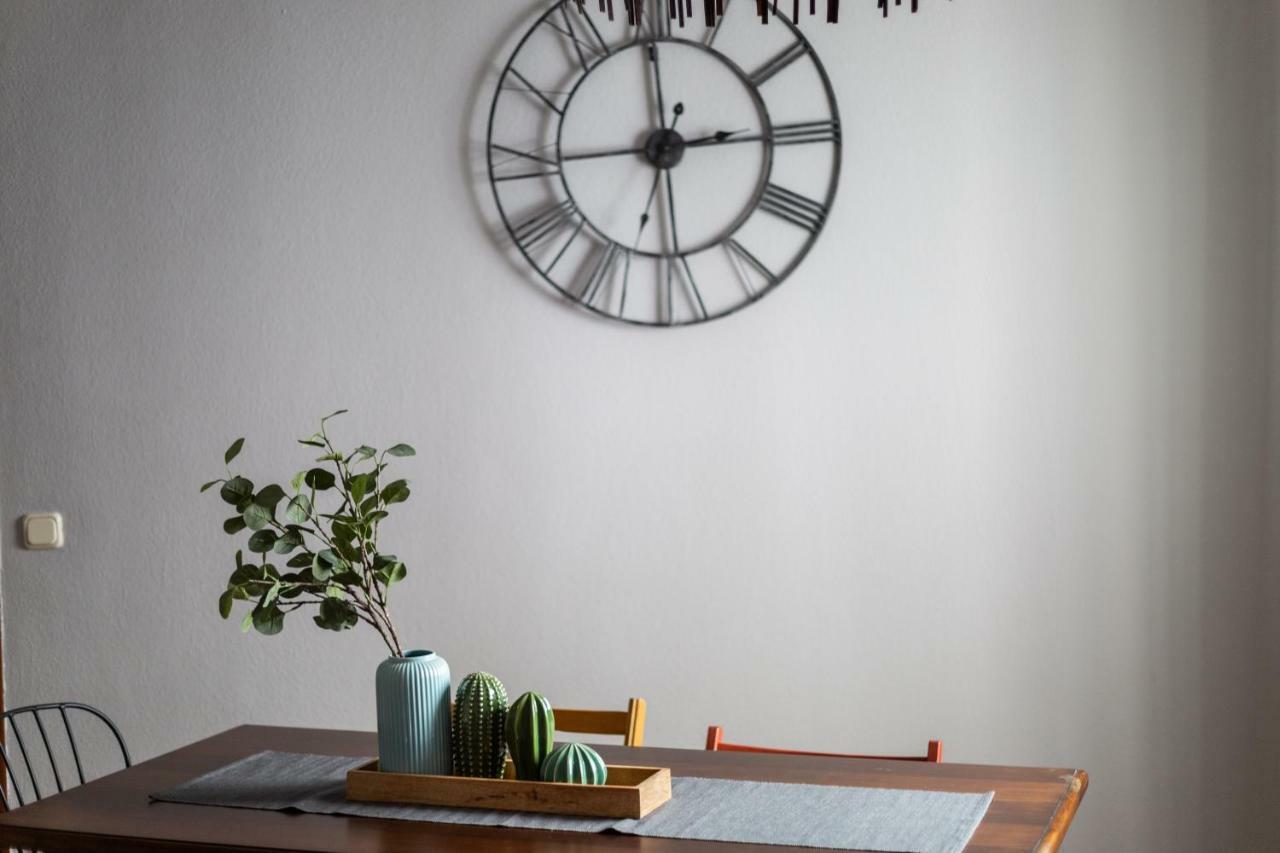 Serva La Bari Shared Apartment Seville Exterior photo