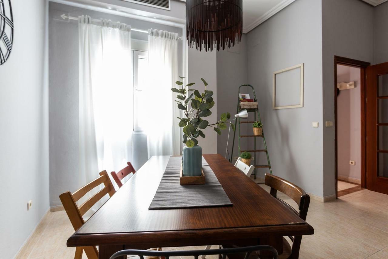 Serva La Bari Shared Apartment Seville Exterior photo