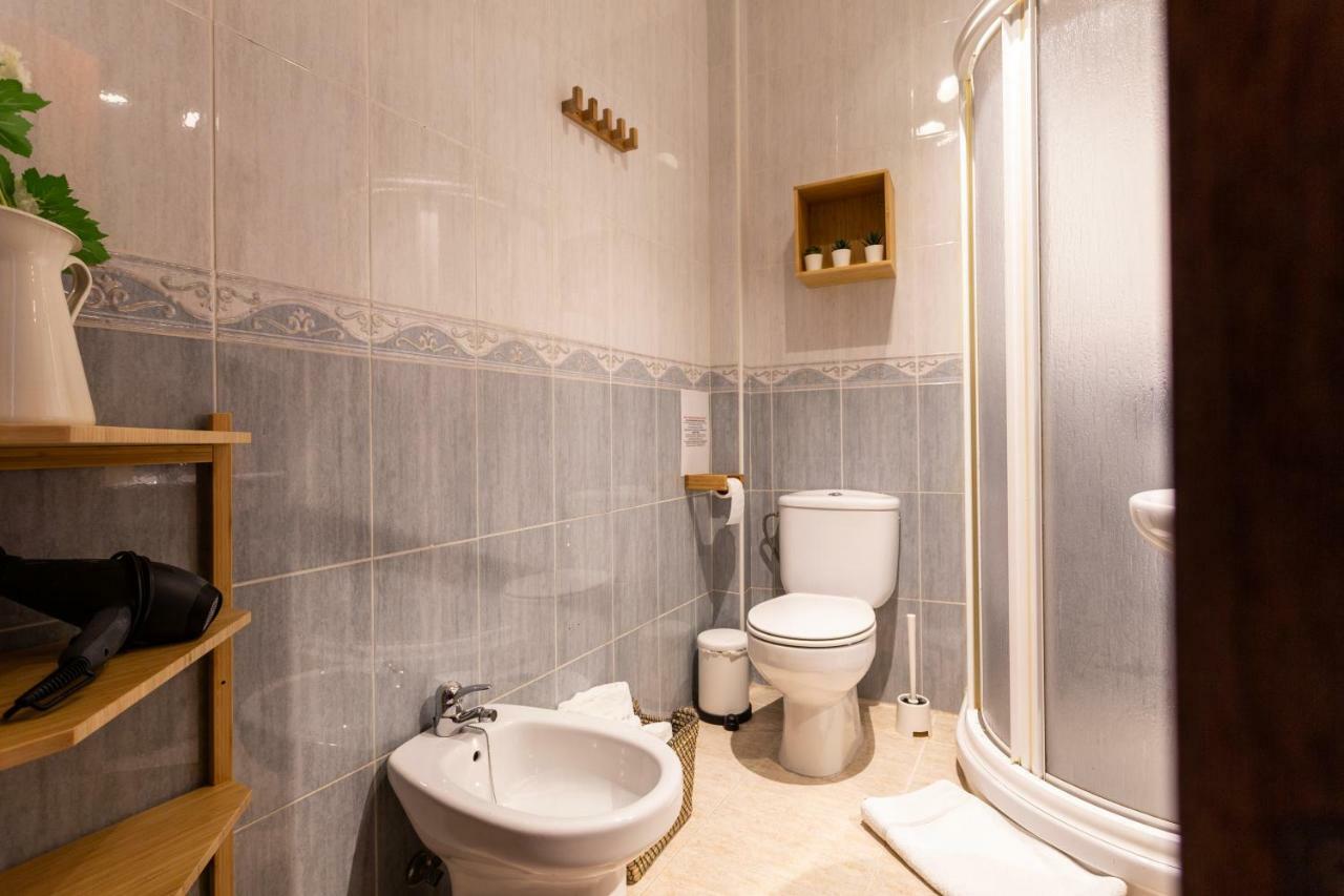 Serva La Bari Shared Apartment Seville Exterior photo