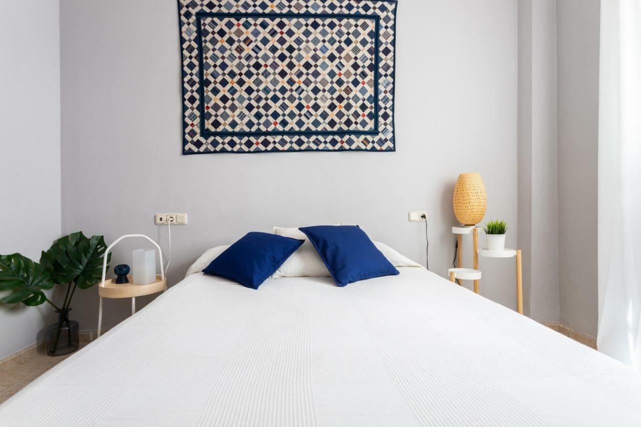 Serva La Bari Shared Apartment Seville Exterior photo