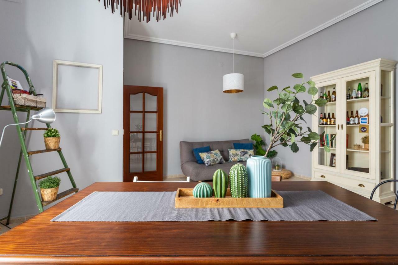 Serva La Bari Shared Apartment Seville Exterior photo