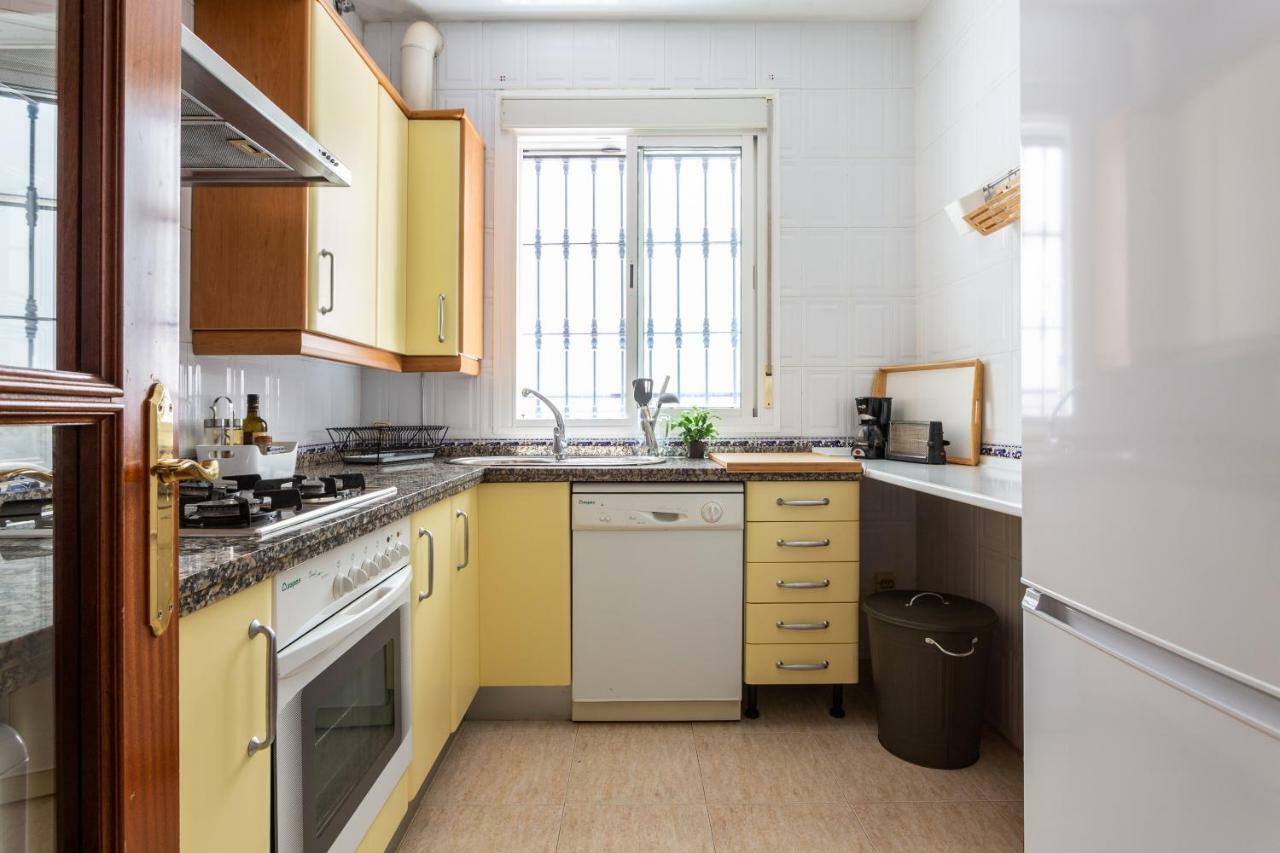 Serva La Bari Shared Apartment Seville Exterior photo